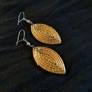 Brincos de capim dourado com brass indiano